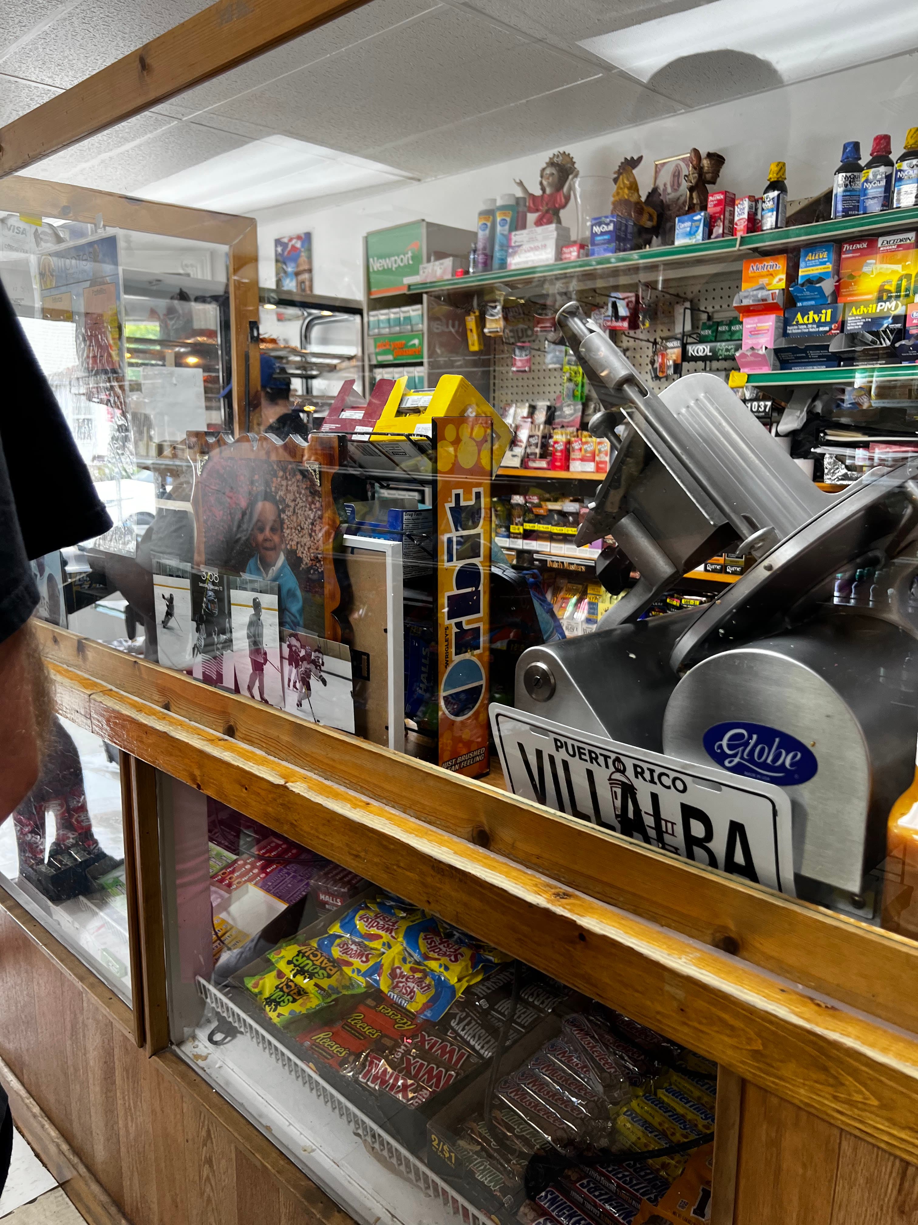 Montes Grocery Deli gallery 14